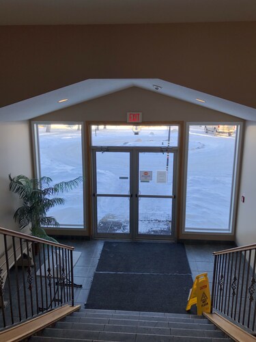 Misty Mountain Inn & Suites