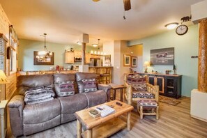 スマートテレビ、暖炉、テレビゲーム、書庫