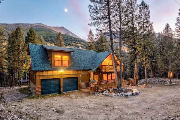 Your Cozy Cabin surrounded by the collegiate peaks (Mount Yale, Harvard, Prince)