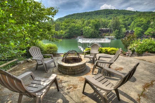 Jump Right In - Pet Friendly | Waterfront on Lake Blue Ridge | Private Dock | Hot Tub