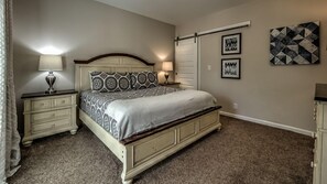 4 slaapkamers, een strijkplank/strijkijzer, gratis wifi, beddengoed