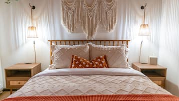 3 bedrooms, desk, iron/ironing board, free WiFi