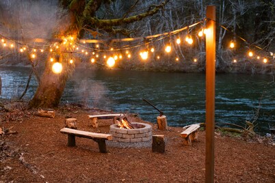 Fern Grove Cabin - Riverfront, Mountain views, Hot tub, Fire pit, Pet-friendly