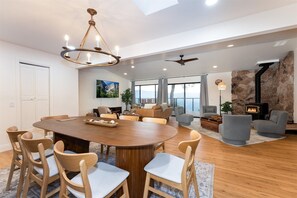 Dining - Vista Haven with stunning views/hot tub/mini golf! (Oakhurst)