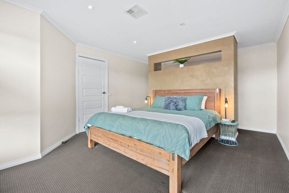 Tranquil Turnberry in the beautiful beachside town of St Leonards