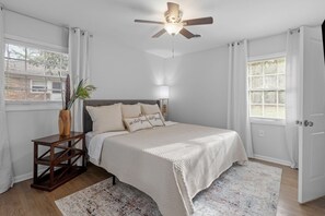 4 soverom, skrivebord, strykejern/-brett og wi-fi (inkludert)