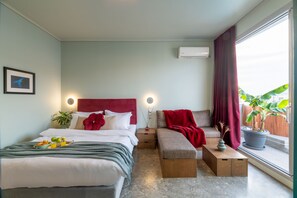 1 bedroom, iron/ironing board, WiFi, bed sheets - TopFloor Getaway Balcony & Hot tub+Acropolis view (Athina)