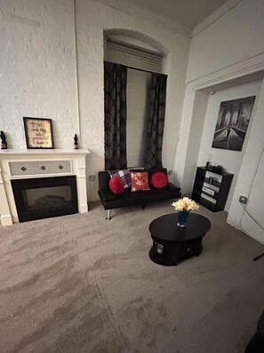 Living area - Charming Downtown Retreat, in Richmond, near VCU  (Richmond)