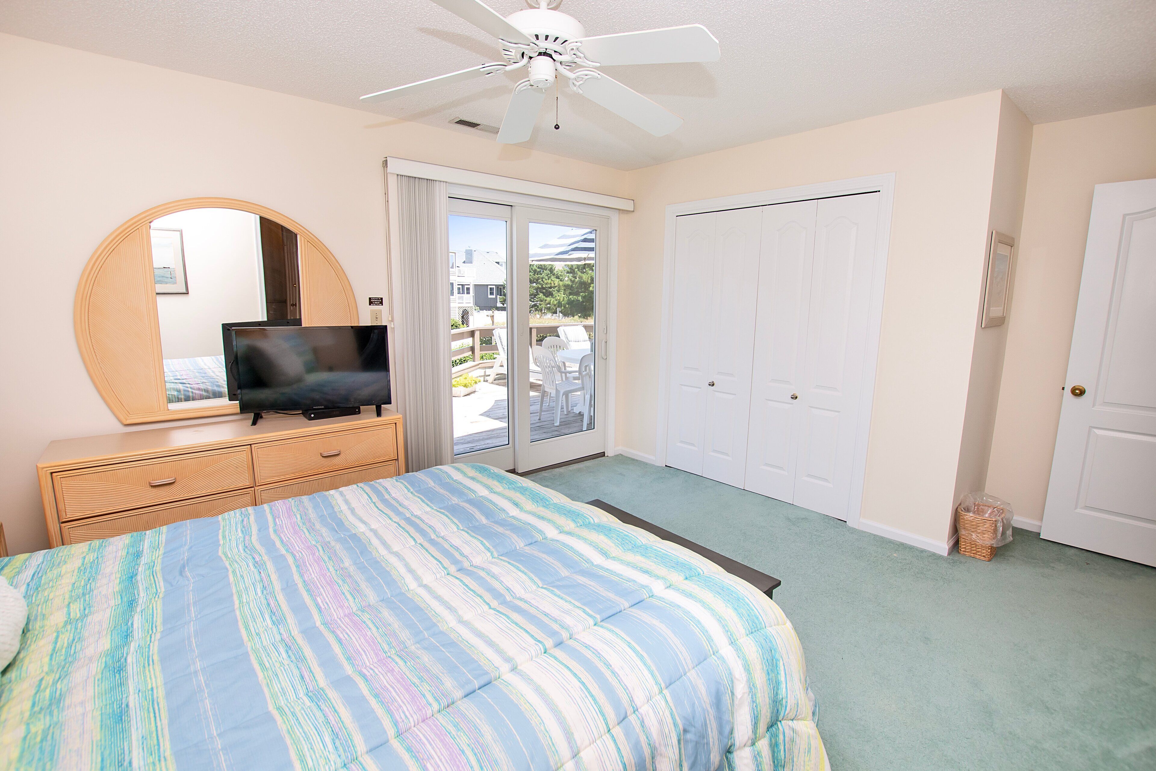 4 bedrooms, iron/ironing board, WiFi (free), bed sheets