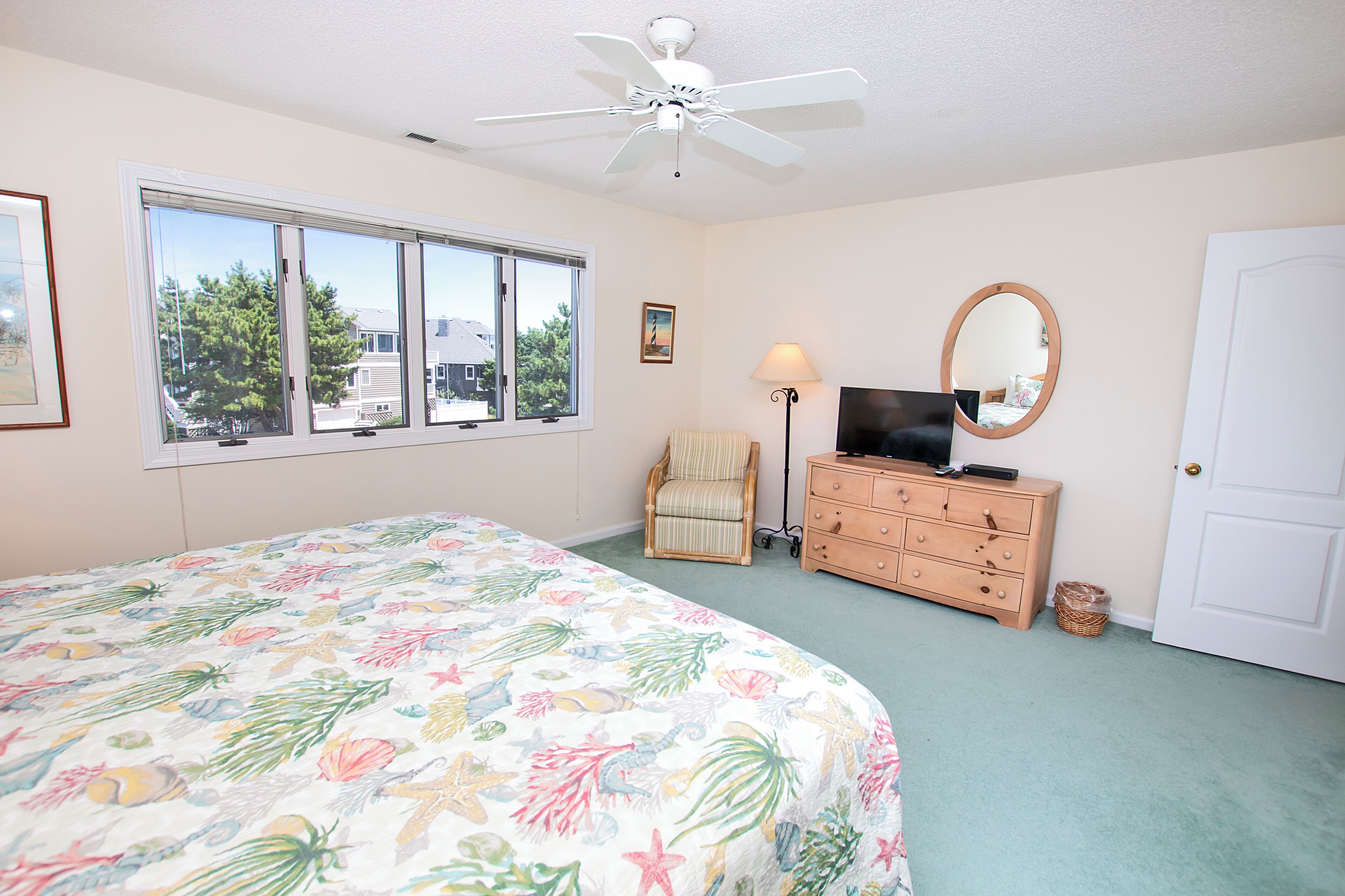 4 bedrooms, iron/ironing board, free WiFi, bed sheets