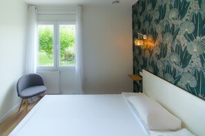 5 bedrooms, free WiFi, bed sheets