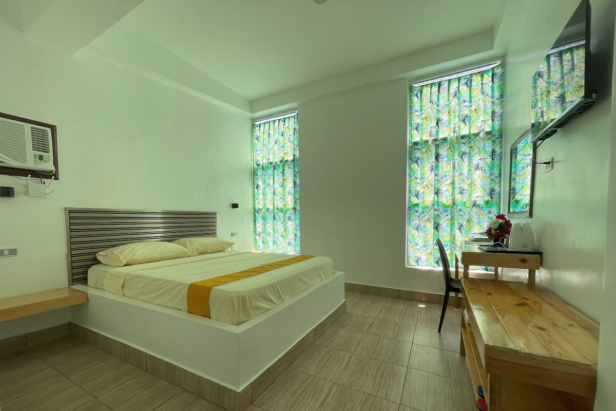 Standard Double Room | Desk, rollaway beds, free WiFi, bed sheets