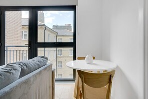 Fernseher, Stereoanlage