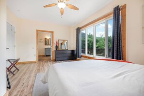3 bedrooms, iron/ironing board, WiFi, bed sheets - The Blue Llama | Pets OK | Llama Loft | Fire Pit | Fenced Yard | Off Nelson 151 (Nellysford)