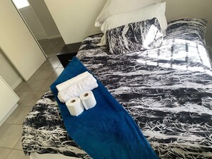Fer et planche Ă repasser, Wi-Fi, draps fournis