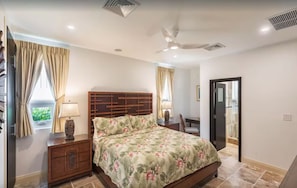 3 bedrooms, iron/ironing board, WiFi, bed sheets - Romantic Luxurious Villa w/hot tub with 3 Bedrooms — 5 min from the beach! (Sint Maarten)