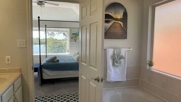4 bedrooms, iron/ironing board, free WiFi, bed sheets