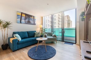 Smart TV - *Winter special* Spacious apartment in the city! | Apartment Azul (Adelaide)