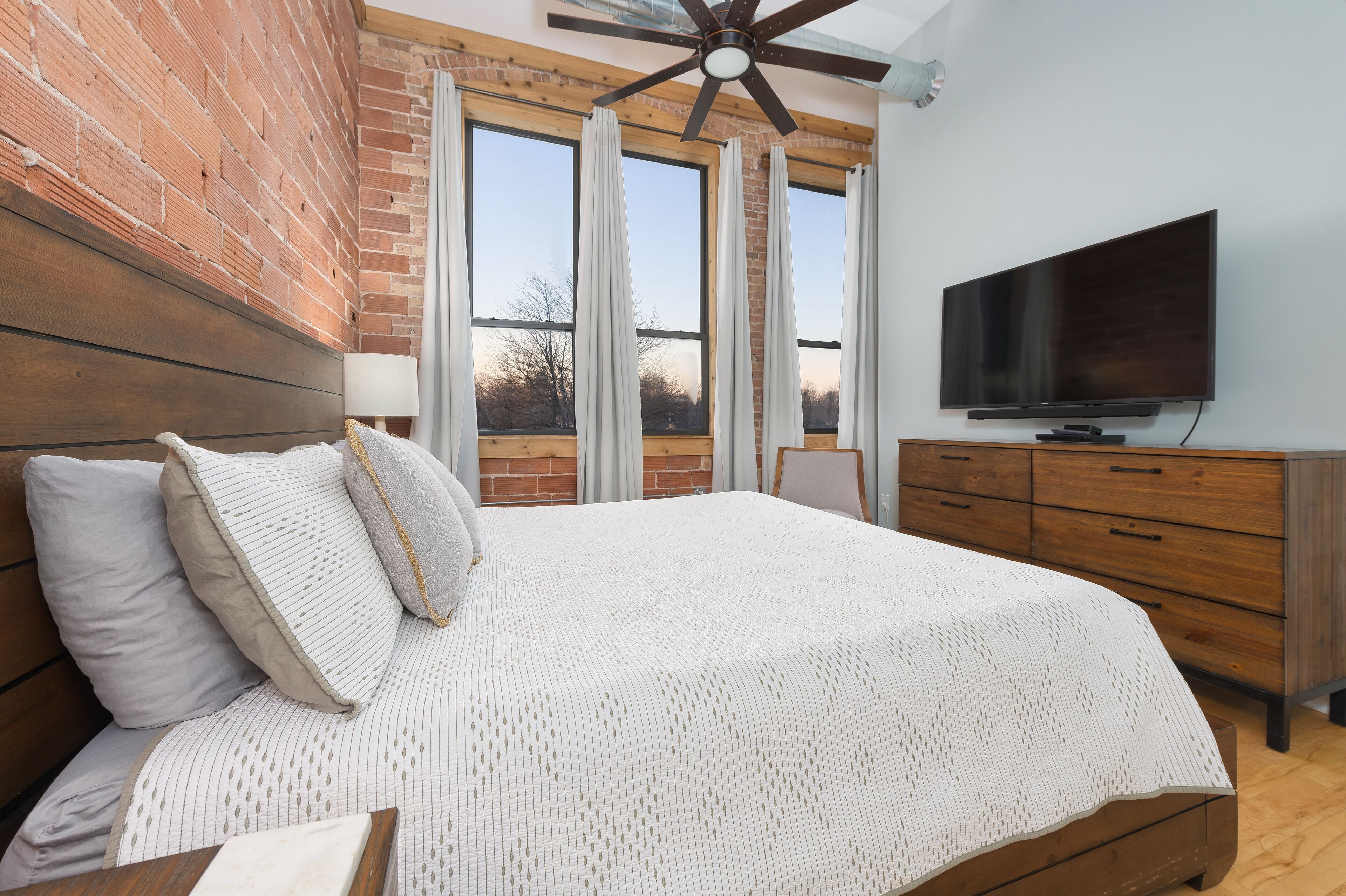 2 habitaciones, tabla de planchar con plancha y wifi gratis 