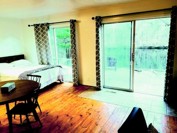 1 bedroom, iron/ironing board, free WiFi, bed sheets - Magnolia #4 @ Copper Johns Resort (Lakeview)