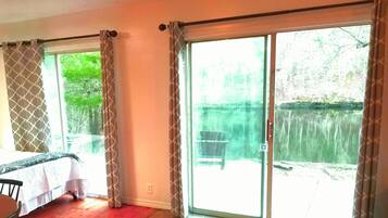 1 多间卧室、熨斗/熨衣板、免费 WiFi、床单