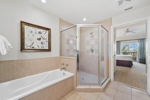 Dusche, Haartrockner, HandtĂŒcher