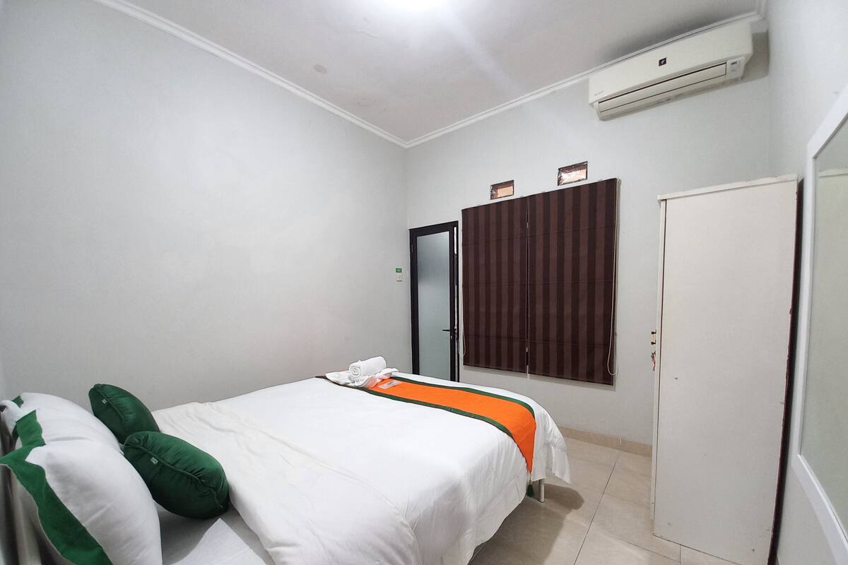 Jakal 7F | 2 kamar tidur, minibar, setrika/meja setrika, dan seprai linen