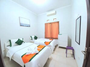 Jakal 7E | 2 bedrooms, minibar, iron/ironing board, bed sheets - Homestay Jogja Jakal By Simply Homy (Ngaglik)