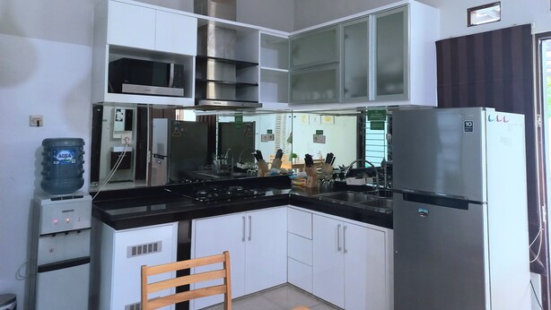 บ้านพักสำหรับครอบครัว (Jakal 7F) | ครัวส่วนตัว | ตู้เย็นขนาดใหญ่, เตาประกอบอาหาร, หม้อหุงข้าว, กระทะแบน