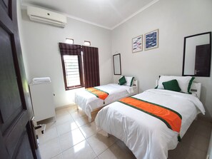 Jakal 7F | 2 bedrooms, minibar, iron/ironing board, bed sheets - Homestay Jogja Jakal By Simply Homy (Ngaglik)