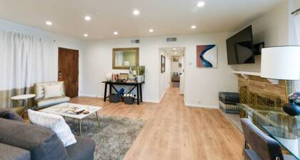 Modern 2/2 Glendale Condo, Parking, Washer/Dryer