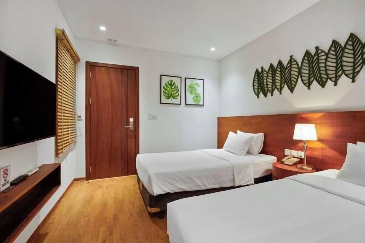 Hypo-allergenic bedding, down comforters, free minibar items