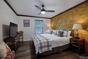 3 slaapkamers, een strijkplank/strijkijzer, gratis wifi, beddengoed