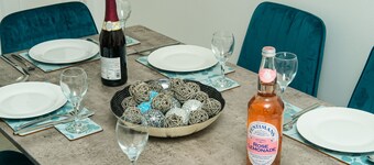 7 Guests - 3 Bedrooms - Parking - Pet Friendly