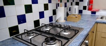 7 Guests - 3 Bedrooms - Parking - Pet Friendly