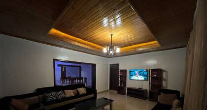 House - Sleeps 8 - Parking - Garden