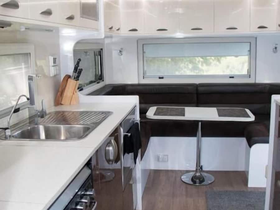 Deluxe Studio | Private kitchen | Fridge, microwave, stovetop, electric kettle