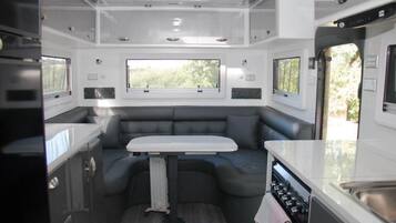 Studio Deluxe | Badrum | Dusch och handdukar