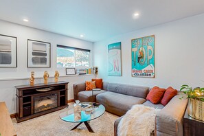 TV, lareira, escritórios