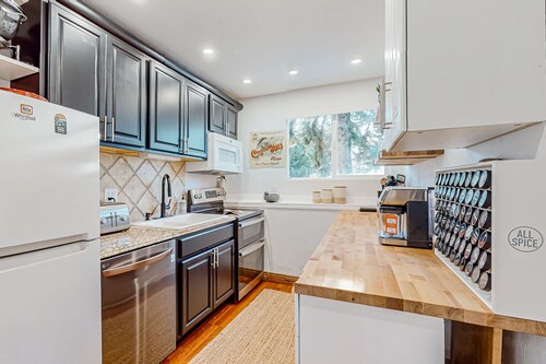 Centrally located condo with office, fireplace, W/D, & ski closet