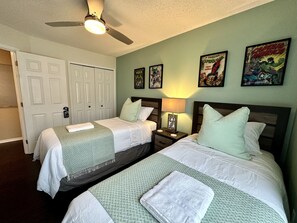 4 室のベッドルーム、アイロン / アイロン台、旅行用ベビーベッド、WiFi (無料)