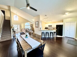 Interior - Lakefront Oasis, Pool, Spa, Gameroom & 10min parks (Kissimmee)