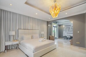 6 bedrooms, in-room safe, iron/ironing board, WiFi