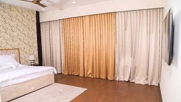 3 chambres, fer et planche à repasser, Wi-Fi, draps fournis