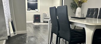  3 Bedroom 1 Bath Home with Karaoke, PS4 & Games, Sleeps 8