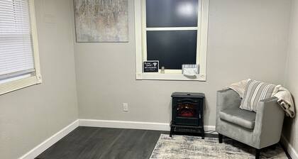 3 Bedroom 1 Bath Home with Karaoke, PS4 & Games, Sleeps 8