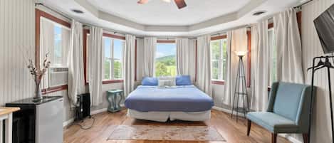 10 Schlafzimmer, Bügeleisen/Bügelbrett, Reisekinderbett