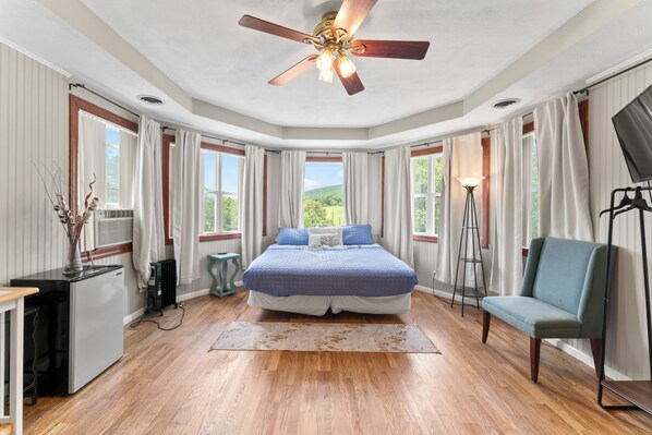 10 Schlafzimmer, Bügeleisen/Bügelbrett, Reisekinderbett