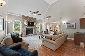 Smart TV, fireplace - Indoor Pool + Hot Tub + Fire Pit + Game Room (Sevierville)