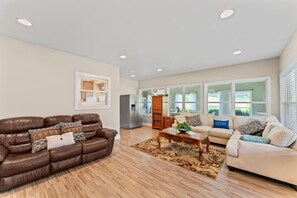 Smart TV, fireplace - Indoor Pool + Hot Tub + Fire Pit + Game Room (Sevierville)